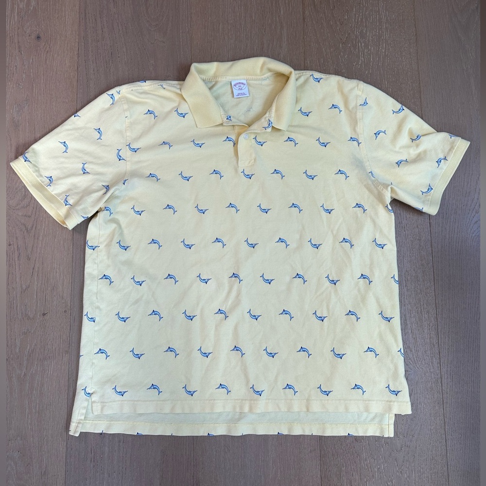 Brooks Brother 346 polo shirt size XXL. Yellow with blue dolphins